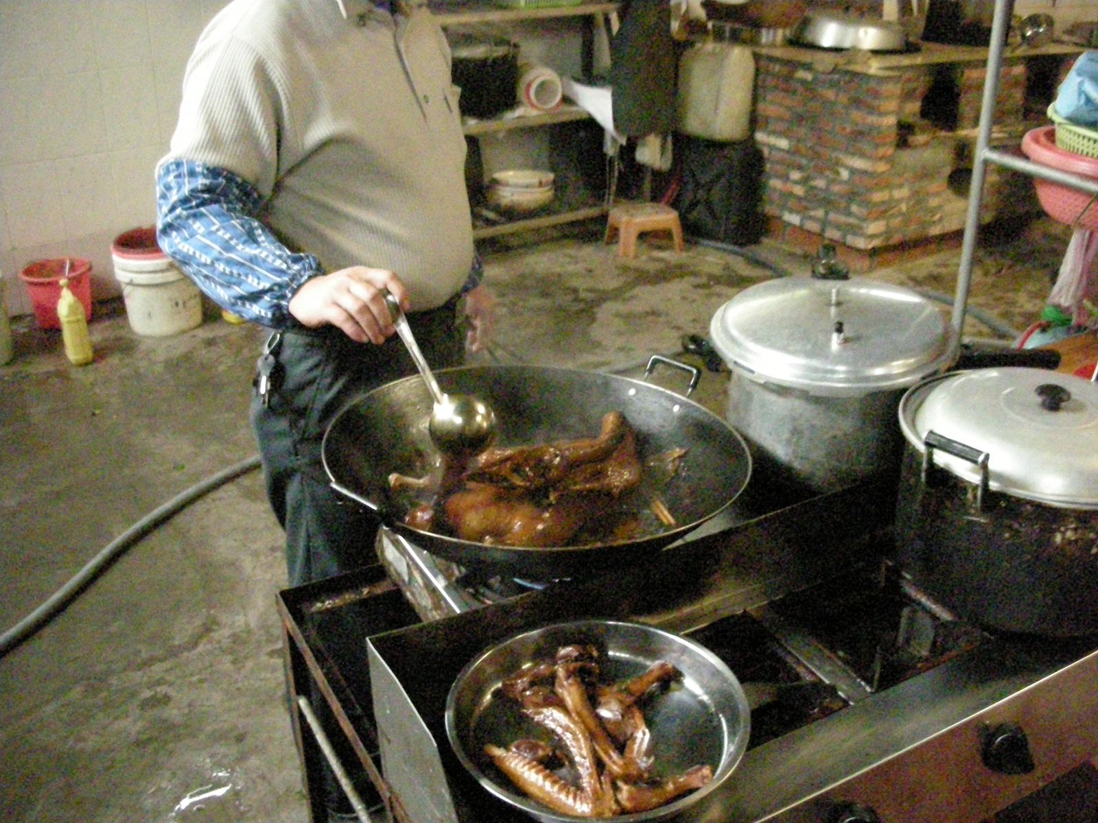 「華僑の第一の故郷」と呼ばれる開平(その3．開平の郷土料理偏(エミュー肉に初挑戦!!))。